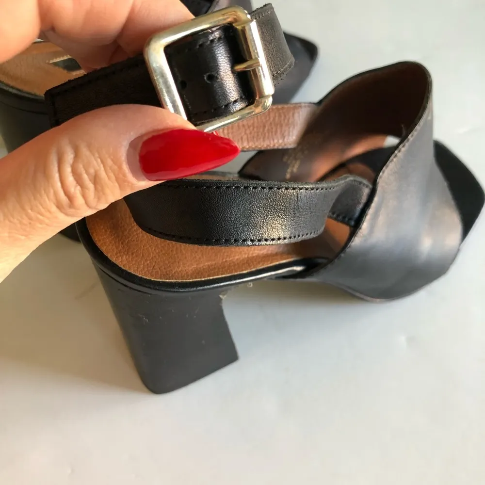 Nieve Black Block Heel Sandal. Size 39 (US 9) - Image 8