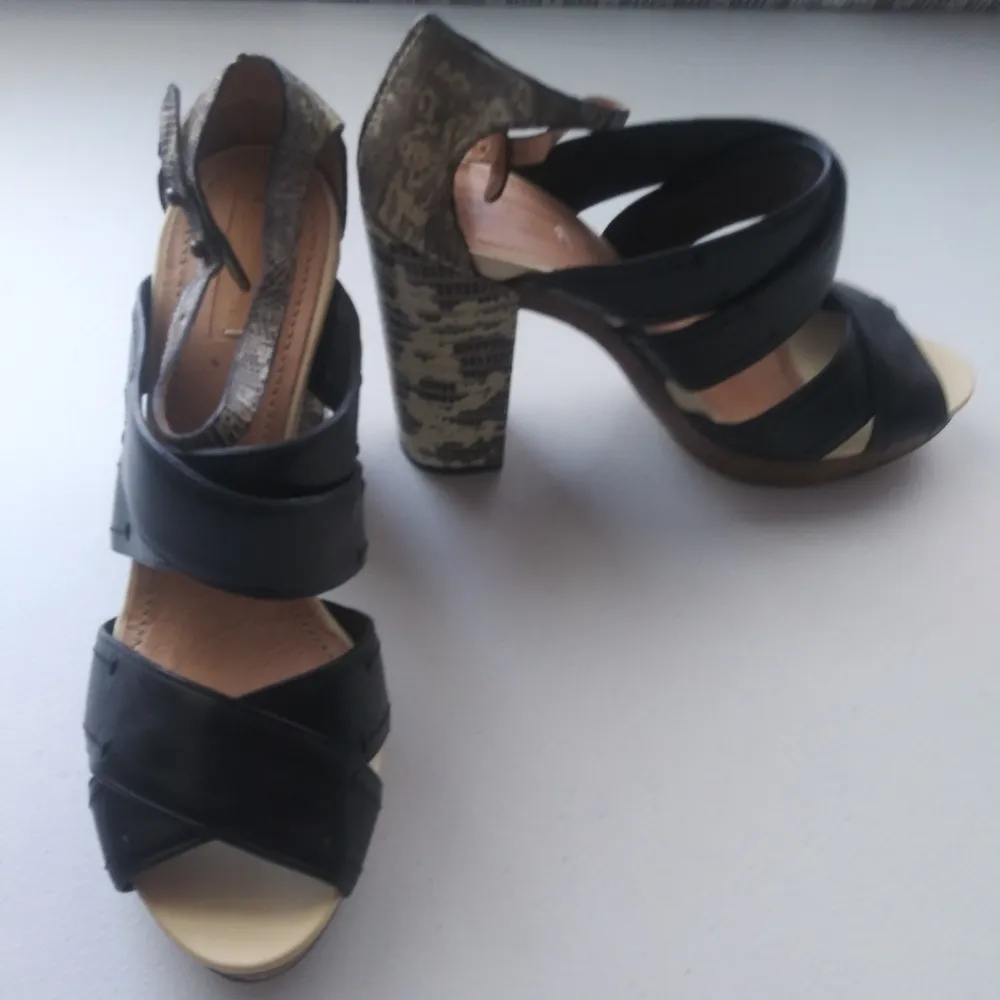 Reed Krakoff Black and Tan Snake Skin Leather Block Heels Edgy Contemporary Sz 9 - Image 3