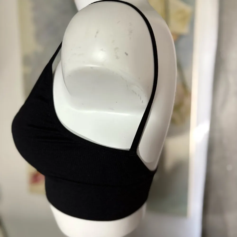 Woman’s seamless ribbed wireless low back low V bralette size XS - Image 6