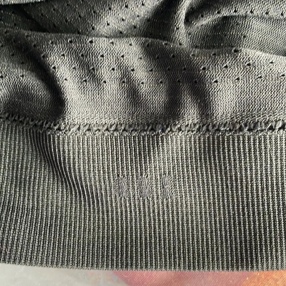 Lululemon Breeze By Long Sleeve *lululemon
Black / Black - Image 8