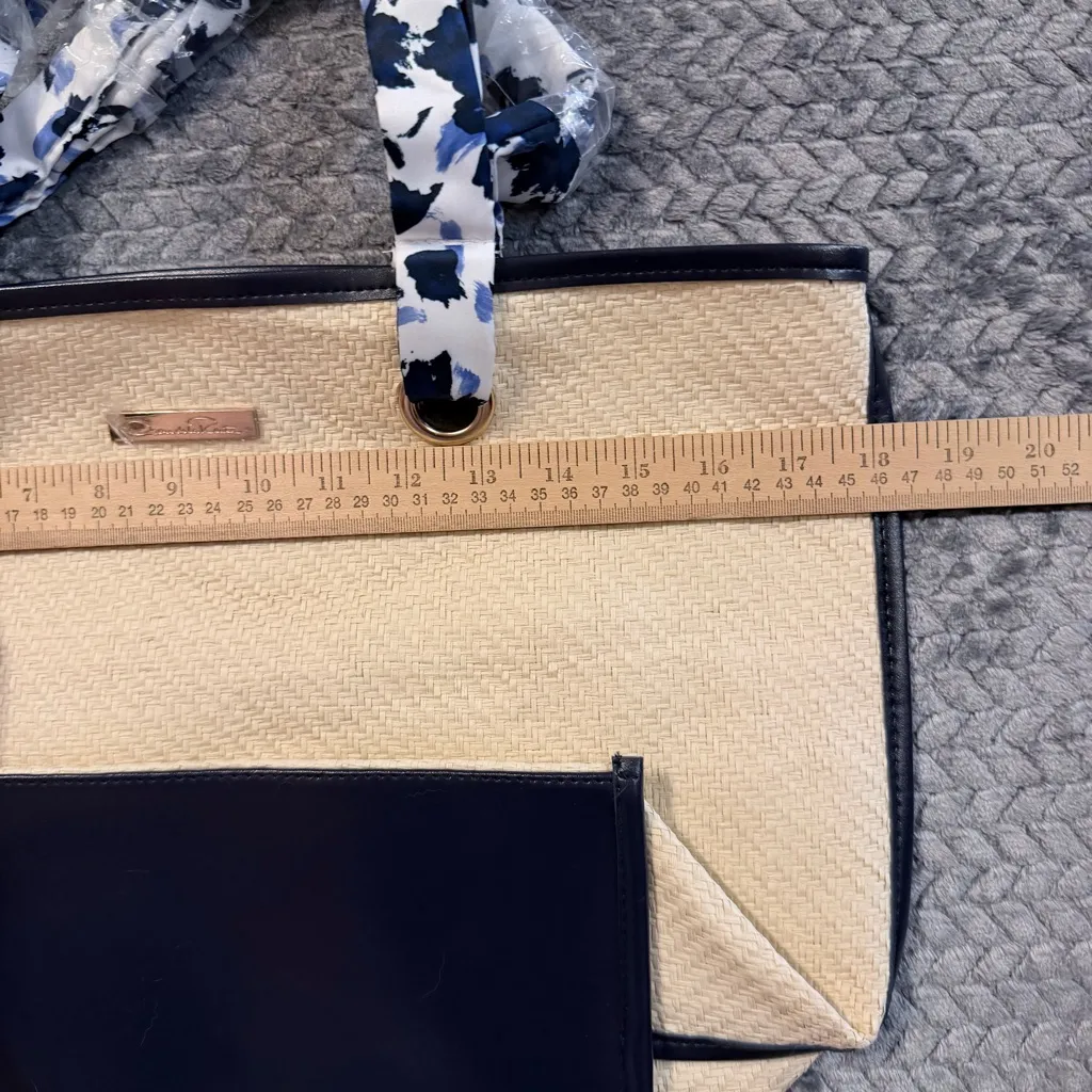 NWOT Oscar de la Renta Woven Straw Travel Tote with scarf handles - Image 10