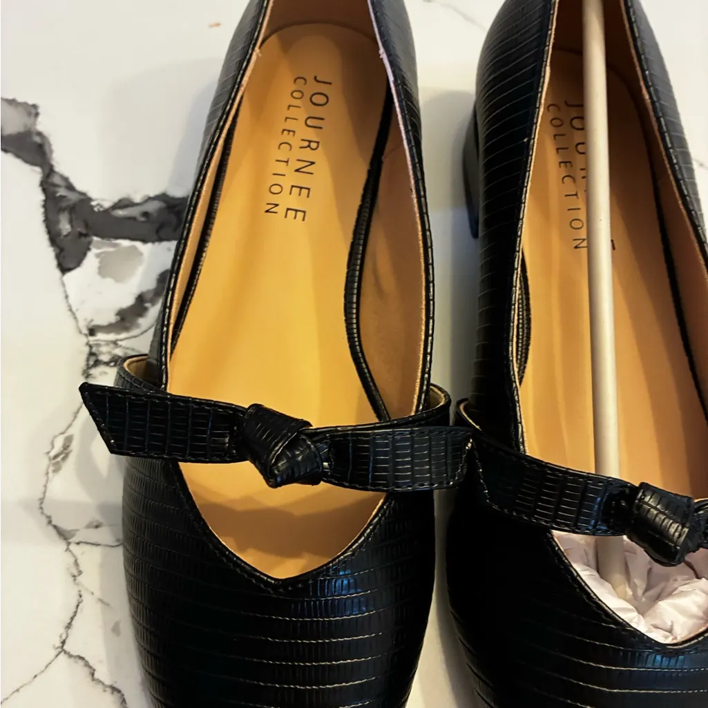Journee Collection Black Mary Jane Flat 8 - Image 2