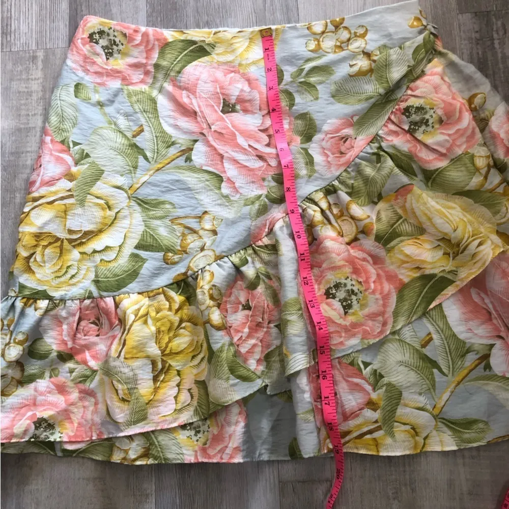 NWT Express High Waisted Asymmetrical Ruffle Mini Skirt in size 12 - Image 12