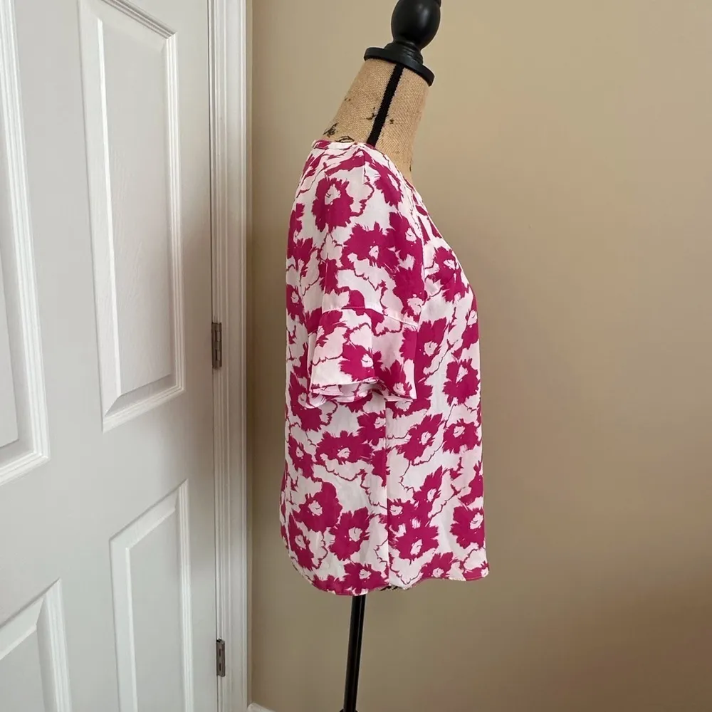 BANANA REPUBLIC Women's Pink & White Floral Short Sleeve Blouse Petite Small - Image 4