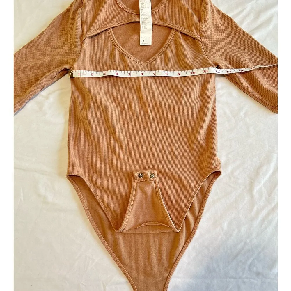 Fabletics Finley Cutout Seamless Desert Nude Beige Bodysuit Size Small - Image 10