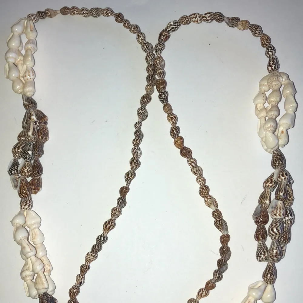 Boho Tan & Off White Beaded Shell Necklace - Image 5