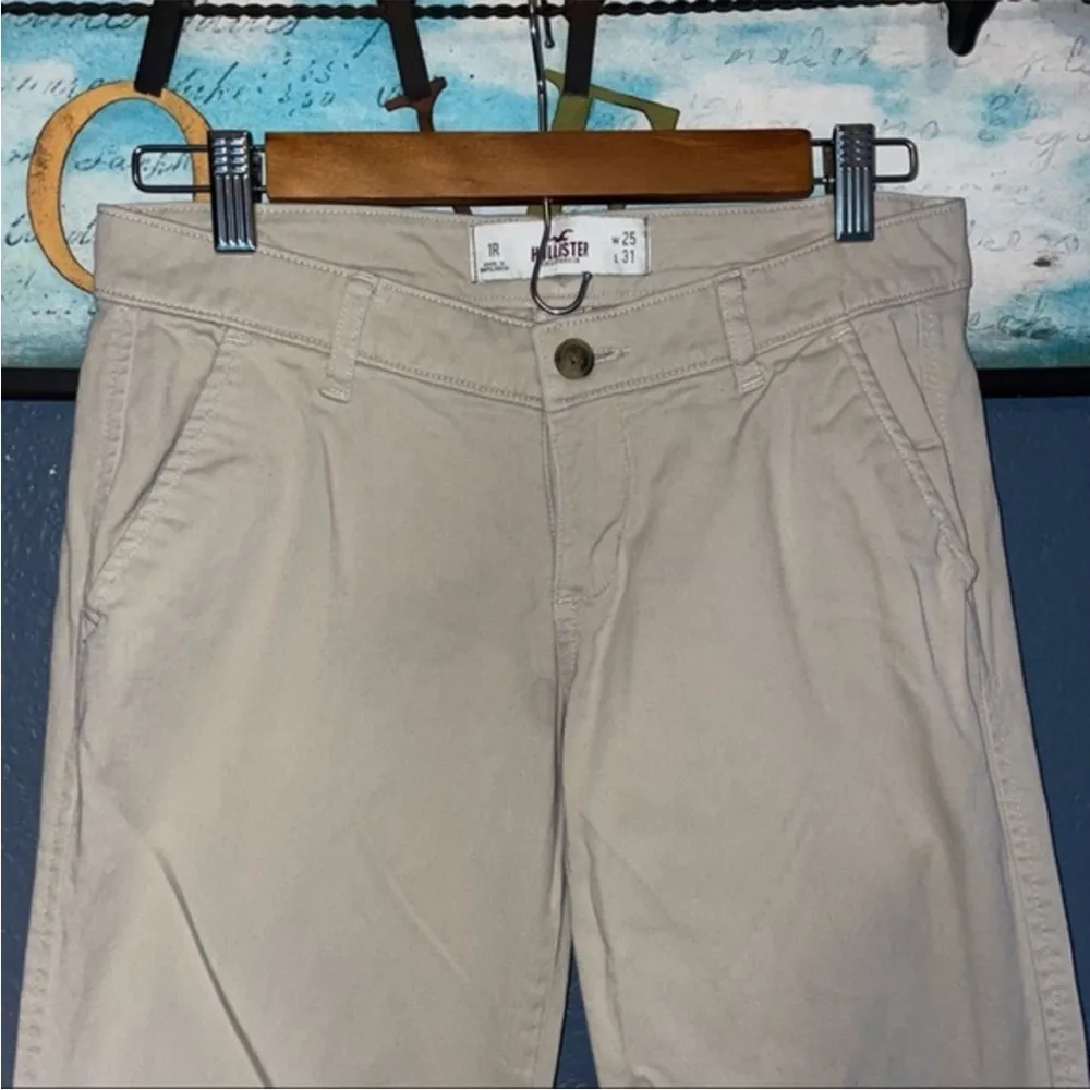 Hollister khaki pants womens size 1R W25 L31 chino fly front school uniform - Image 4