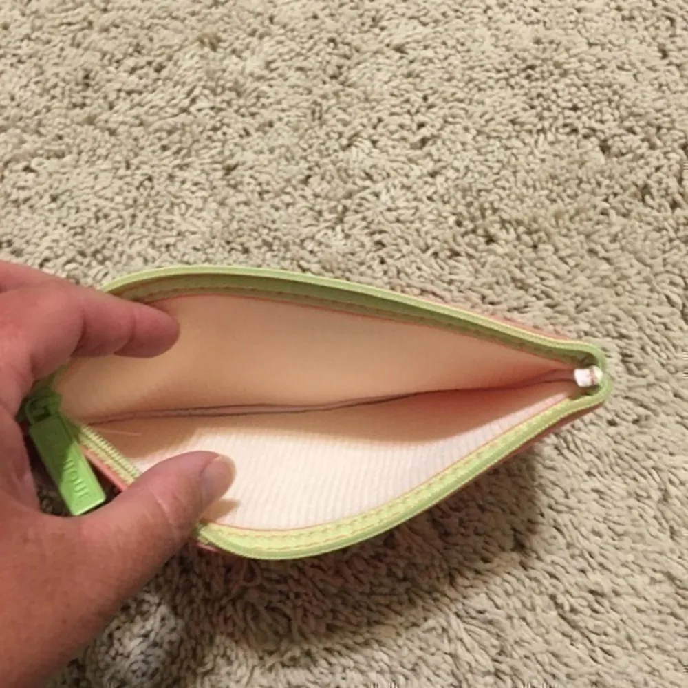 pink flower clinique soft padded glasses case - Image 14