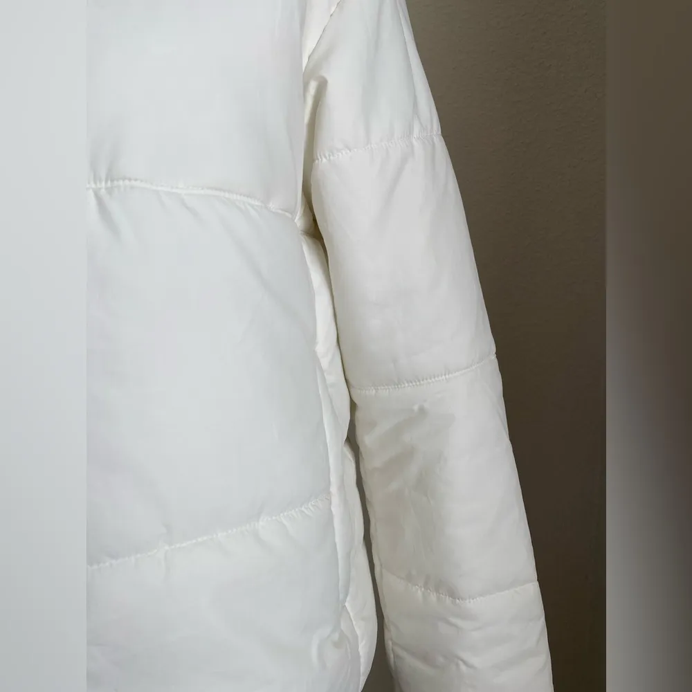 Nike NWT  White Synthetic Fill Puffer Jacket, Size Medium - Image 3