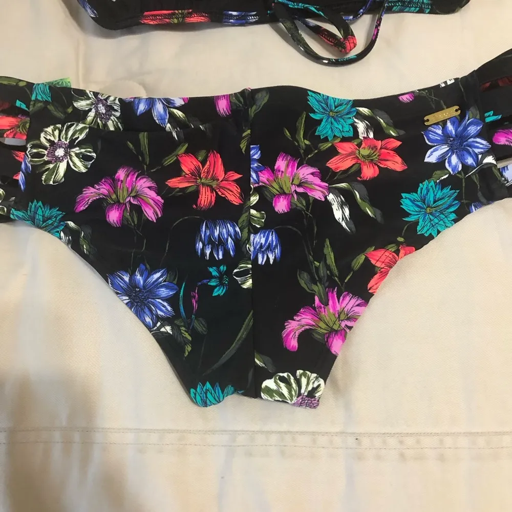 Surf bikini small top xsmall bottoms - Image 7