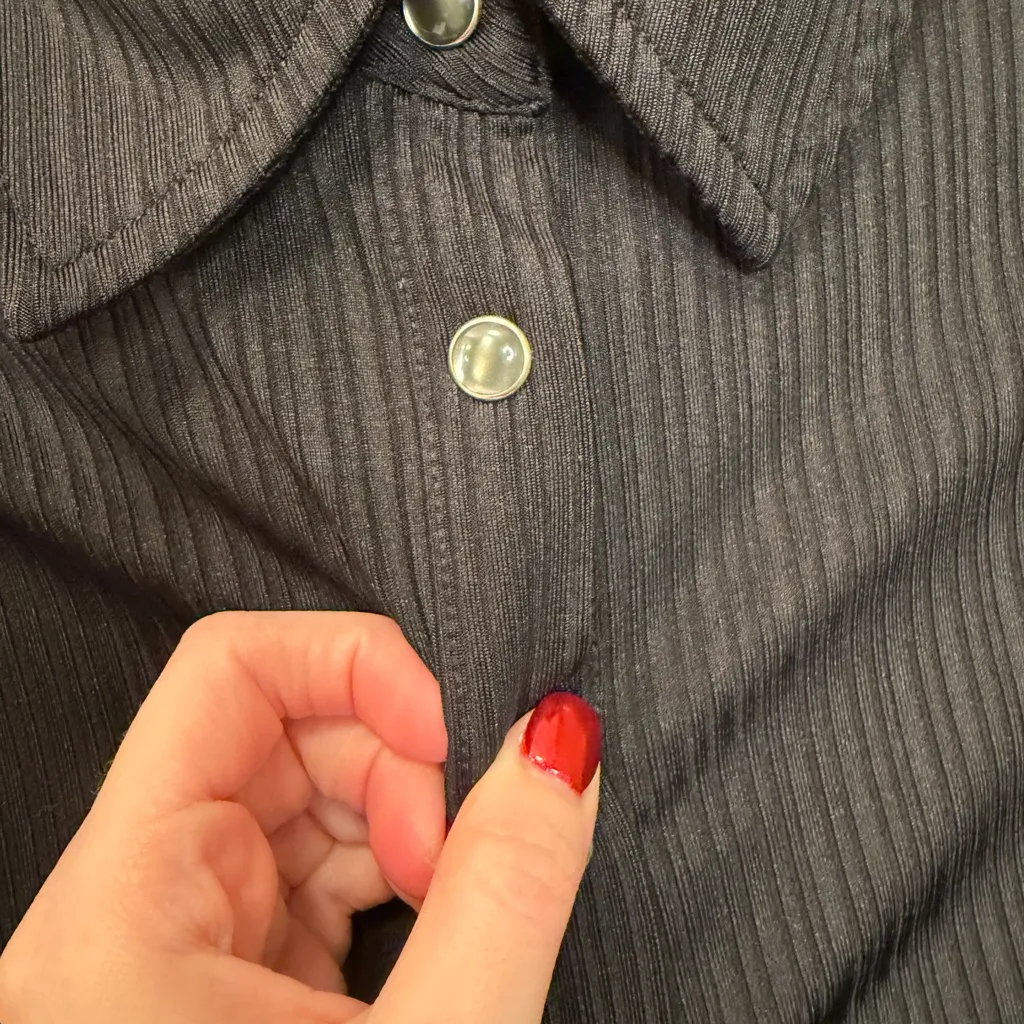 Veronica Beard Ribbed Ruched Button Front Top Black Size Medium - Image 2