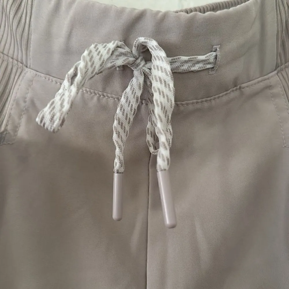 Avalanche  women’s Short EUC - Image 5