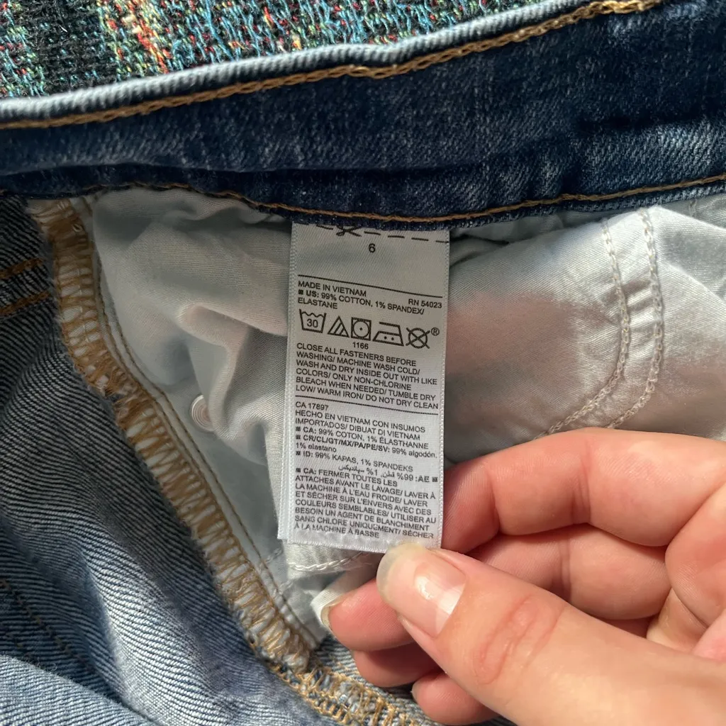 Old Navy High Rise Boyfriend Distressed Blue Jeans Women’s 6 Capri Raw Hem Y2K - Image 14