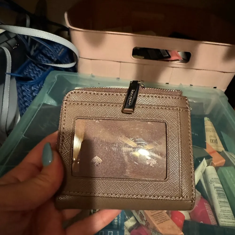 Kate spade small wallet taupe color - Image 2