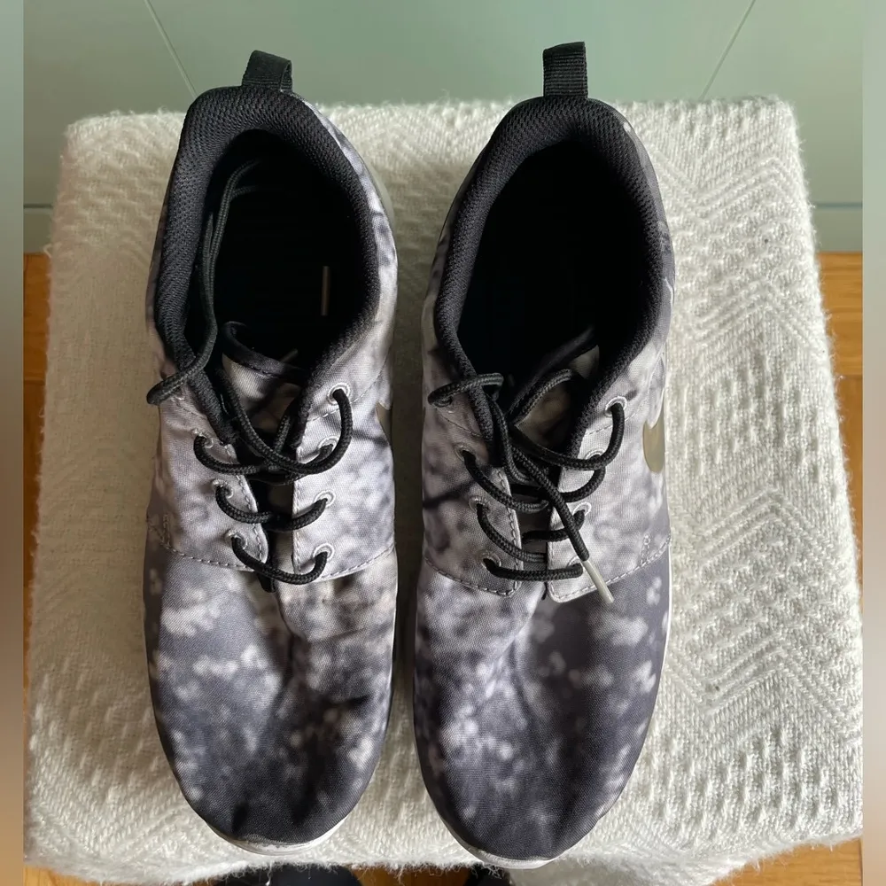 Roshe Ones, Black/White Cherry Blossom Digital Print, Sz W7 VGUC - Image 6