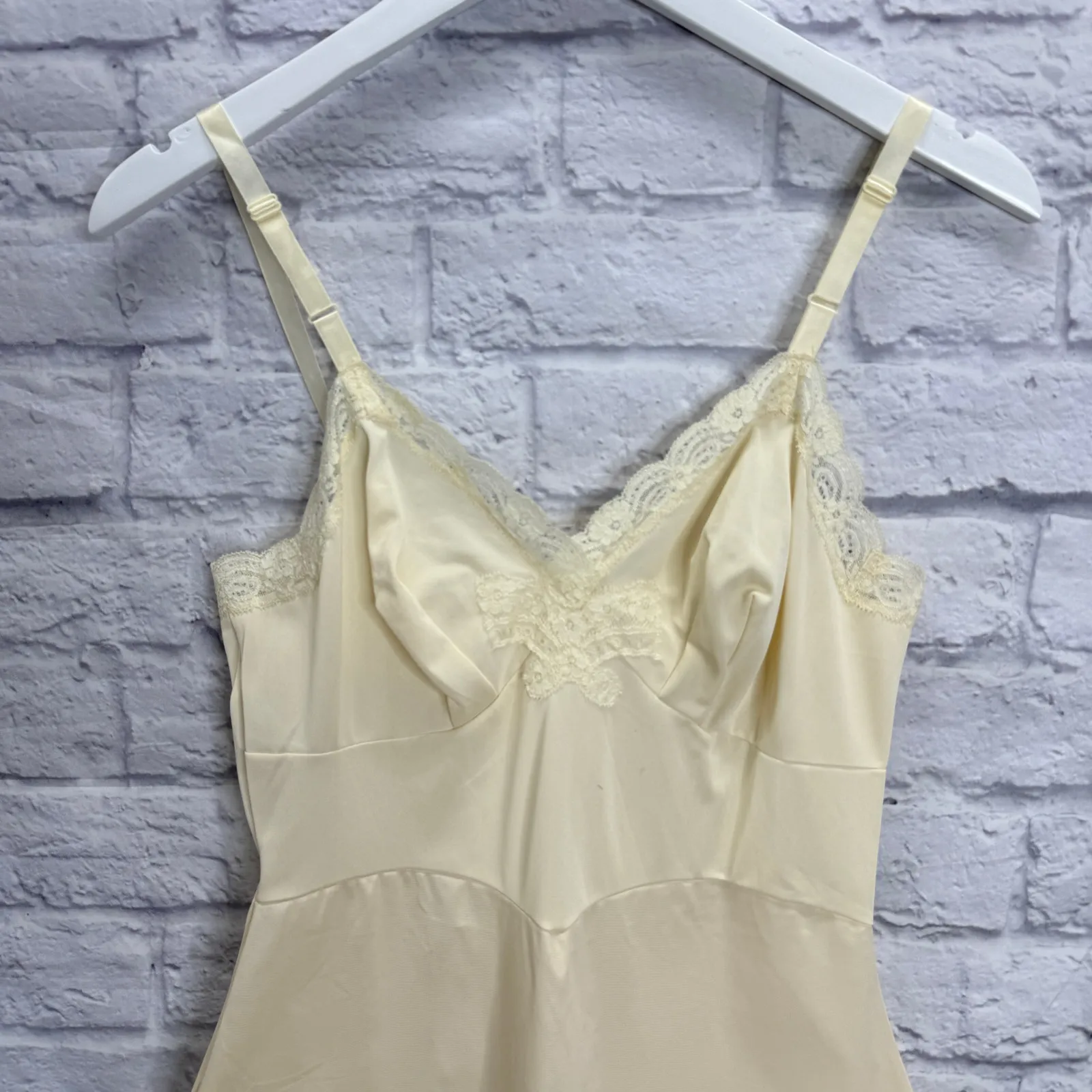 Vintage Shadowline Full Slip Dress Size 32 (S) Beige Lace Detail Nylon Shiny - Image 3