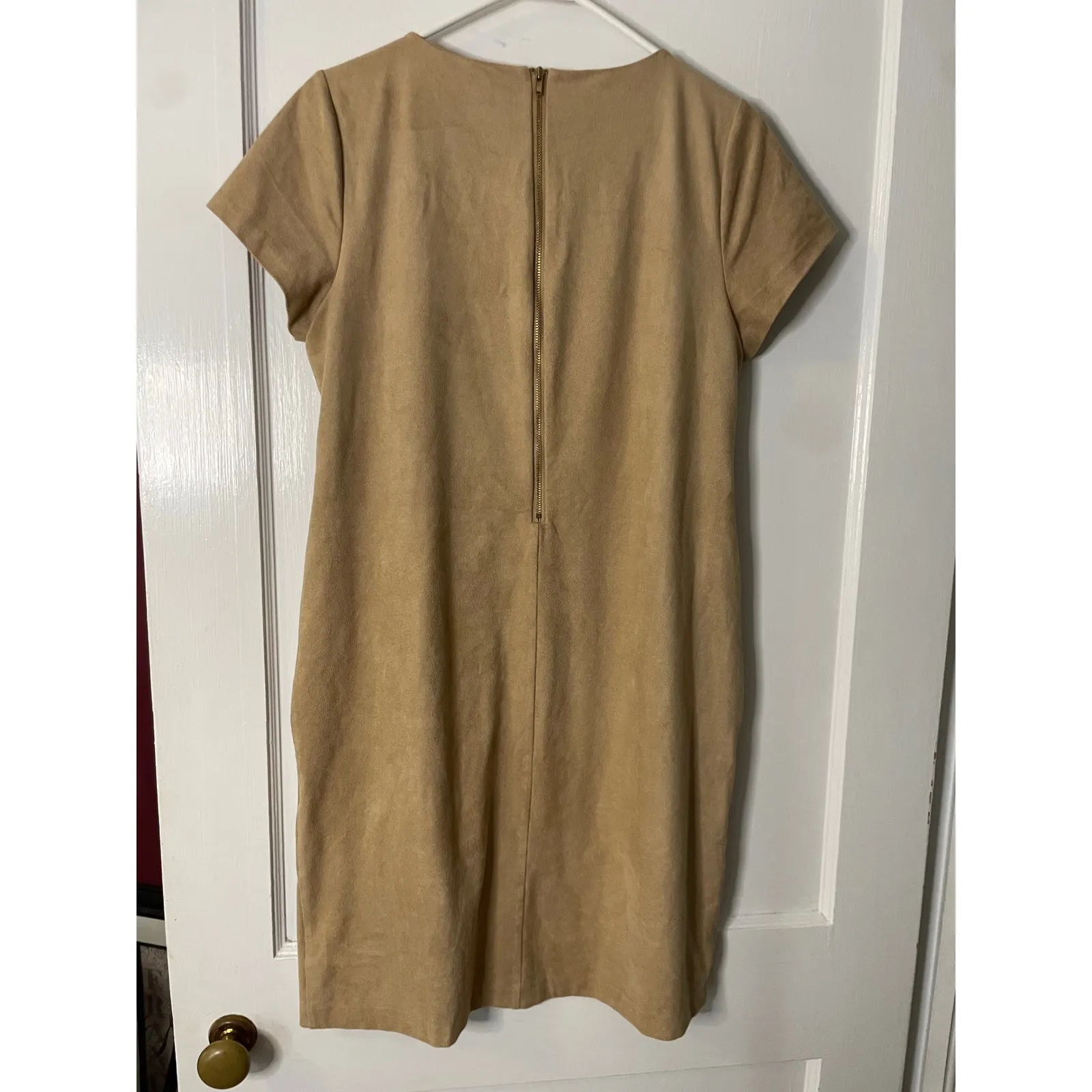 Chico's Suede Tan Short Sleeve Dress with Gold Zipper Accents Career Casual med - Image 4