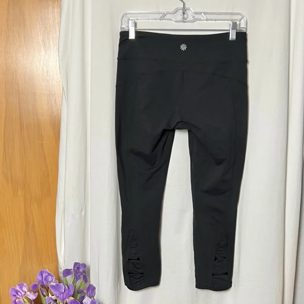 Athleta Black Capri Leggings Size Medium - Image 4
