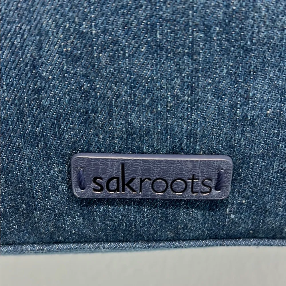 Sakroots Crossbody Bag with Floral Embroidery 🌼🍂🐝 - Image 8