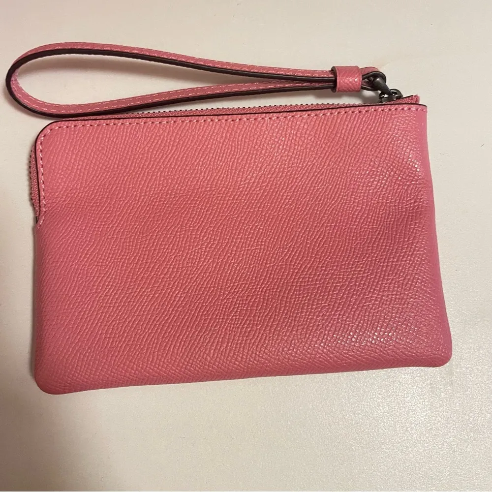 Coach Crossgrain Leather Corner Zip Wristlet in Pink - Image 4