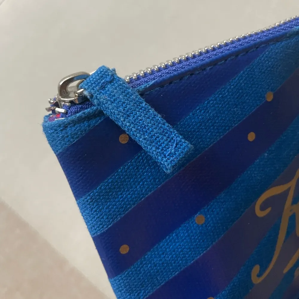 Kielh's x Janine Rewell Makeup Bag Blue - Image 3