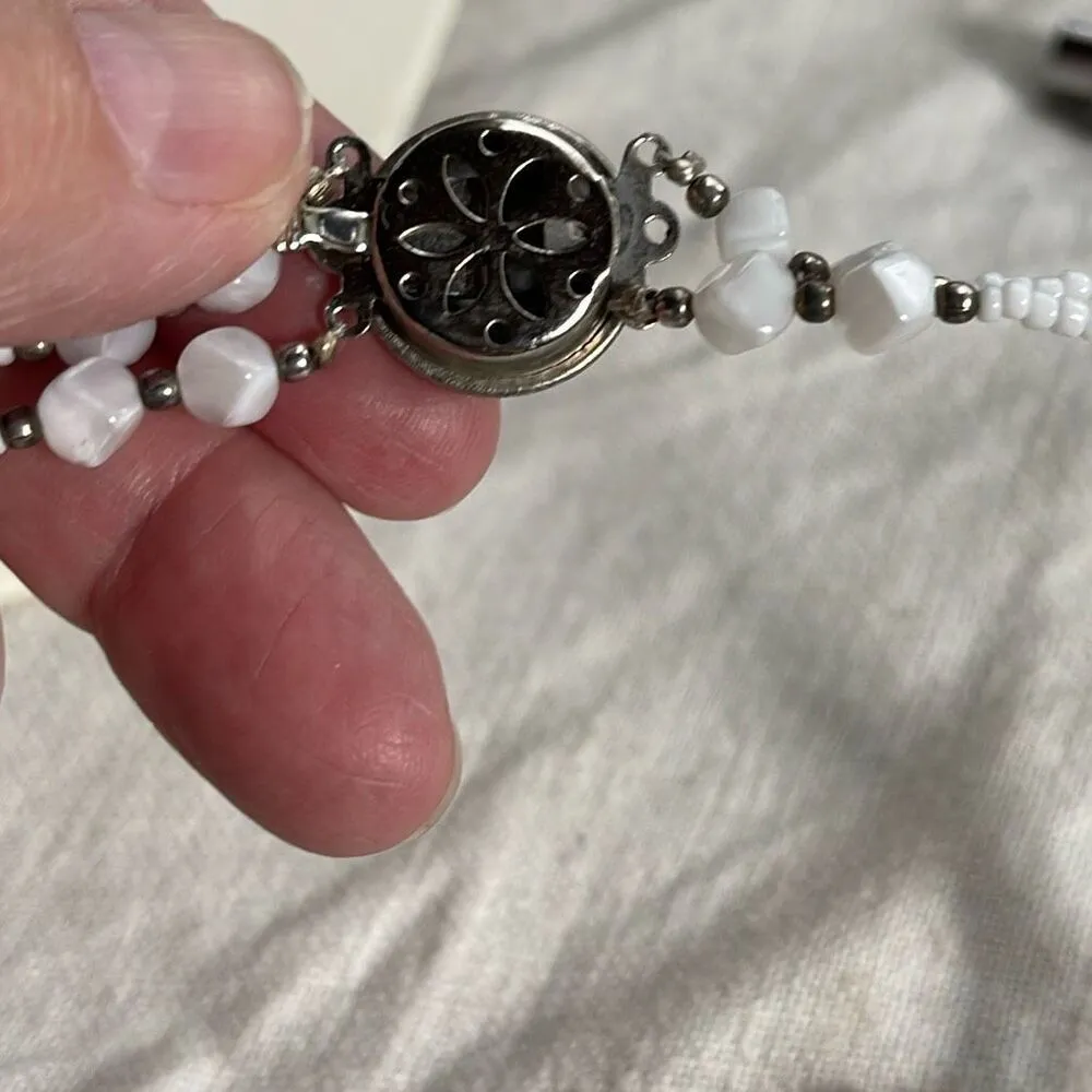 Vintage white mother of pearl seed bead choker 14”. White - Image 3