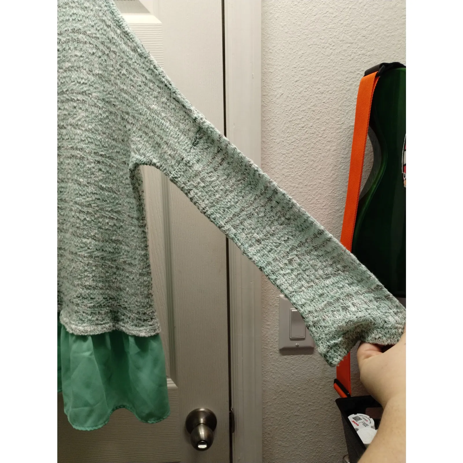 Entro Women Size Large Open Knit Mint Green Flounce Hem Oversize Long Sleeve Top - Image 4