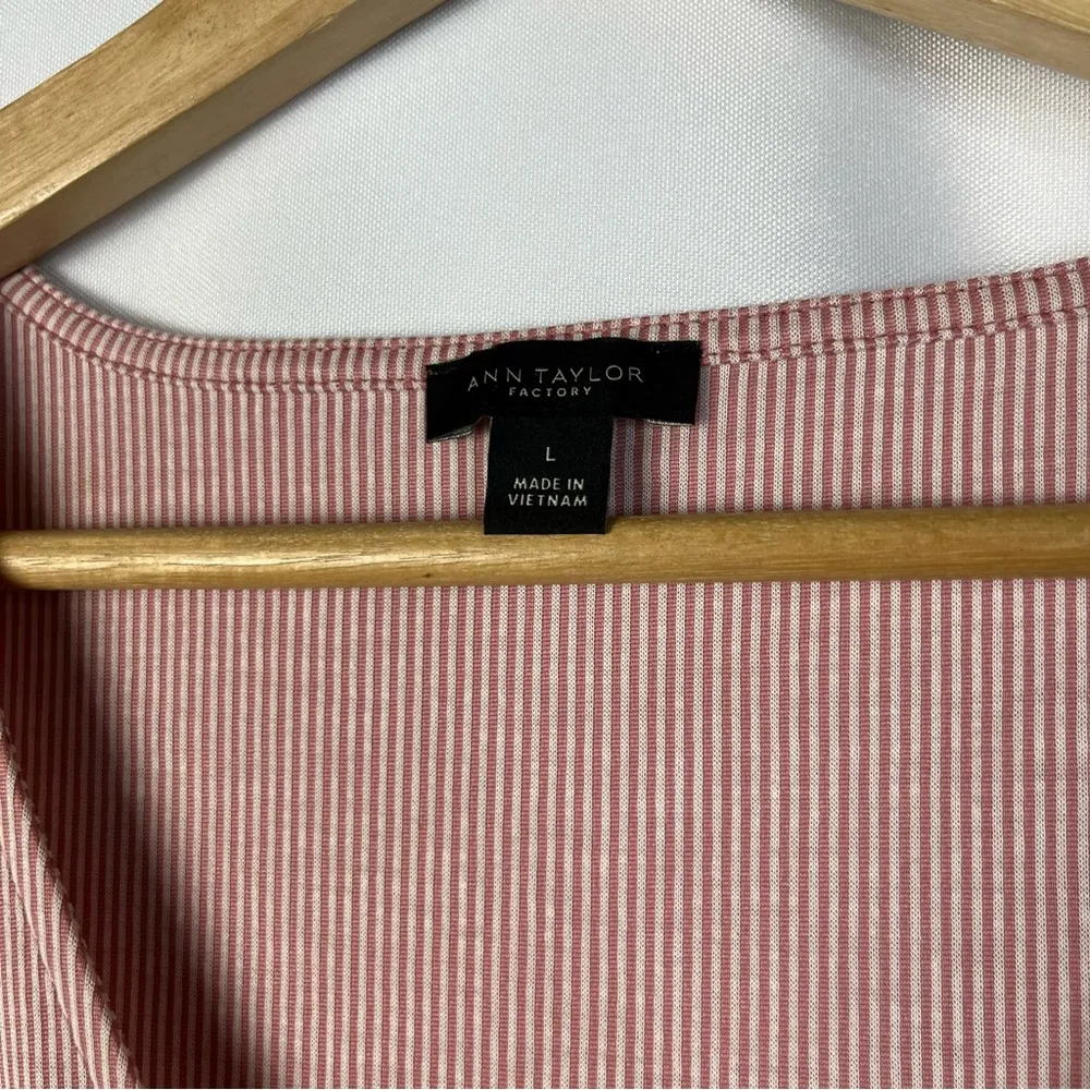 Ann Taylor Red Seersucker Stripe Tie Front Short Sleeve L - Image 4