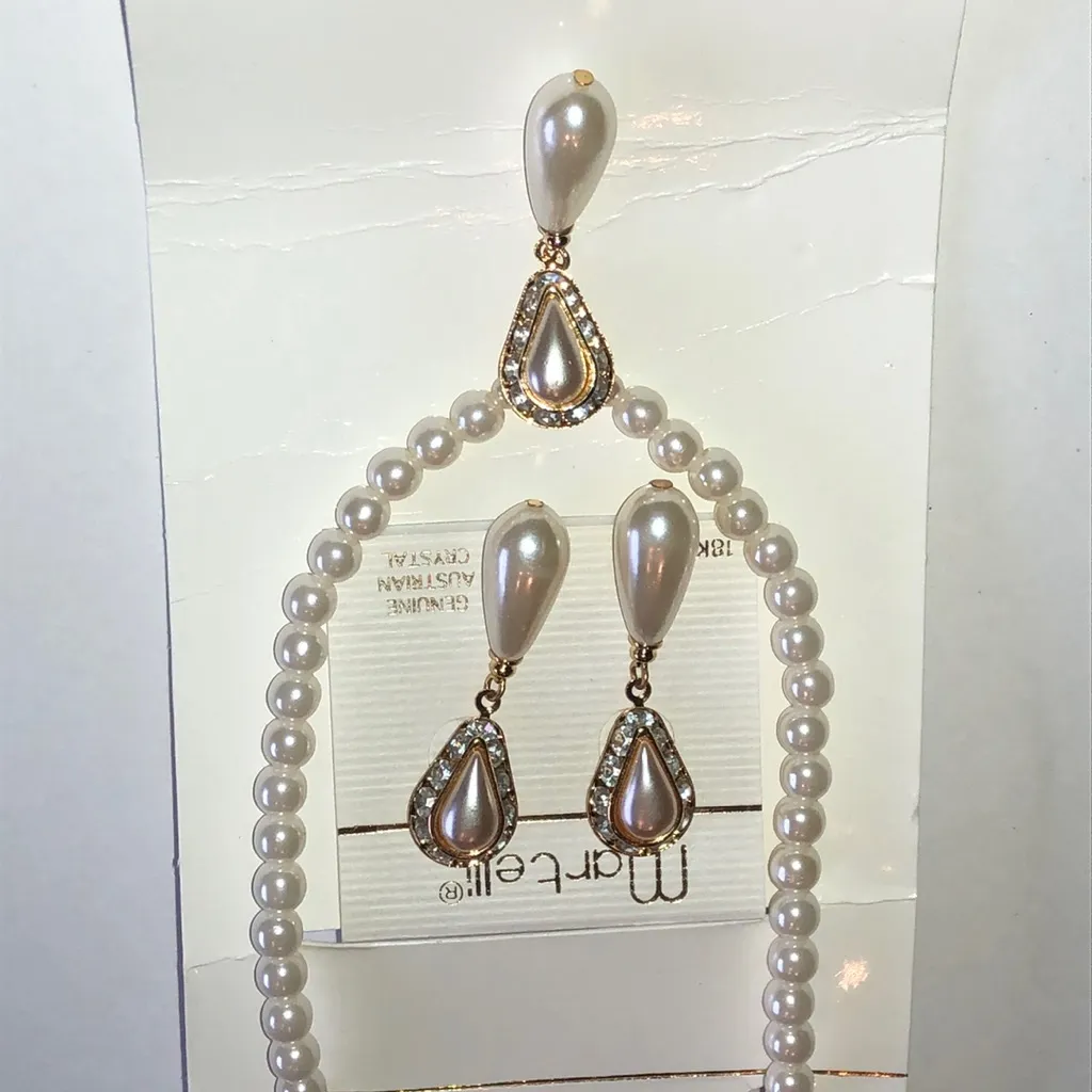 Martelli Faux Pearl and Gold Tone Rhinestones Classic Jewelry Set - Image 2