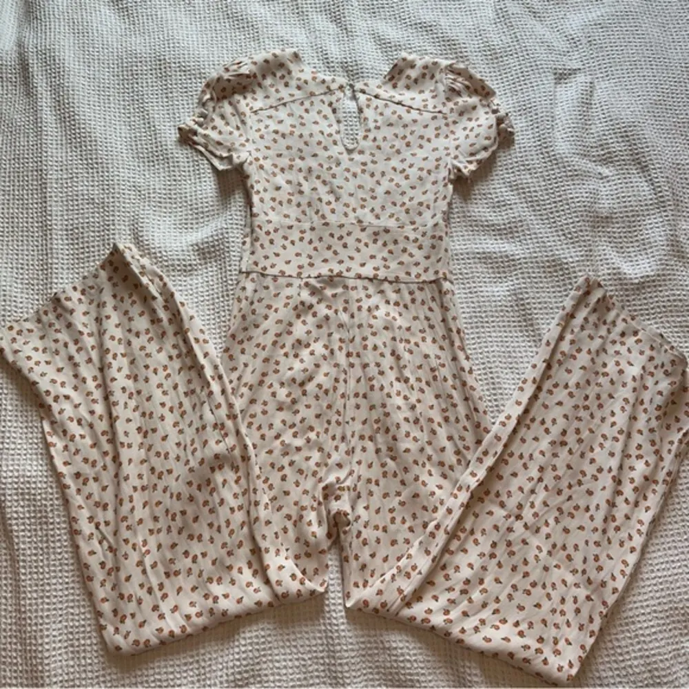 Free People Mia Jumpsuit size 0 peach print jumpsuit cream color - Image 6