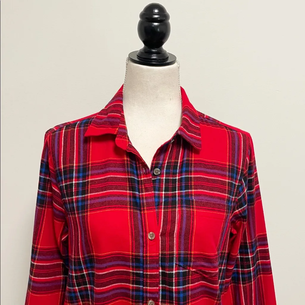 Old Navy Tartan Plaid Flannel Button Down The Classic Shirt Red Black NWT Small - Image 2