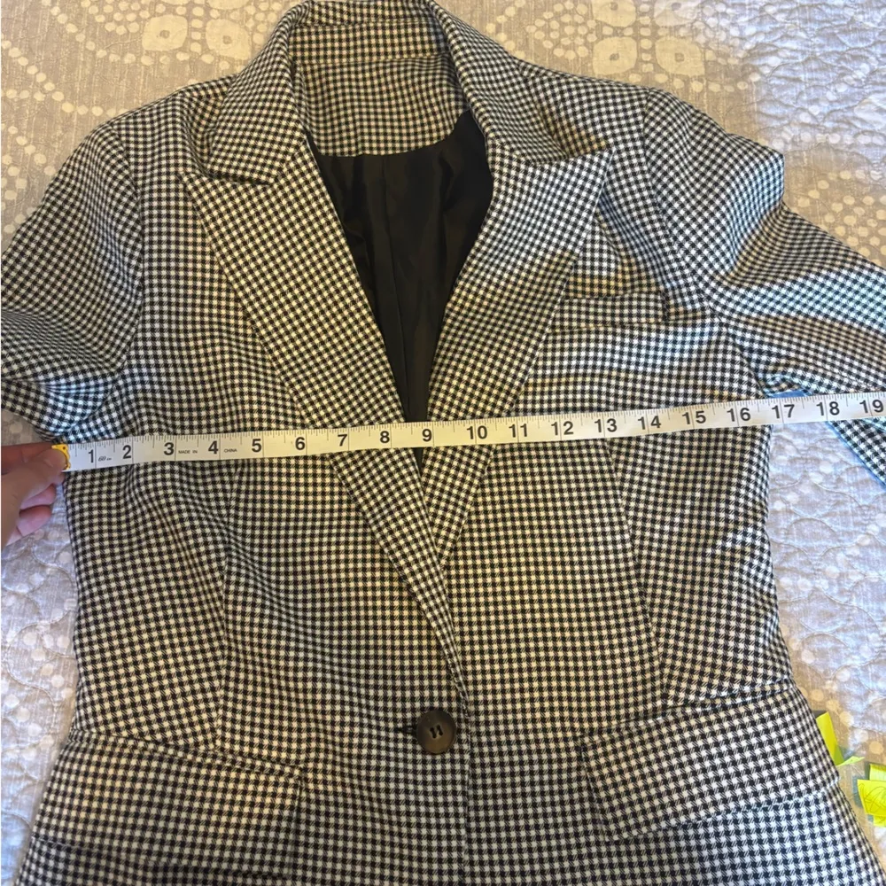 Women’s Chic Black and White Houndstooth Blazer Size Small - Image 6