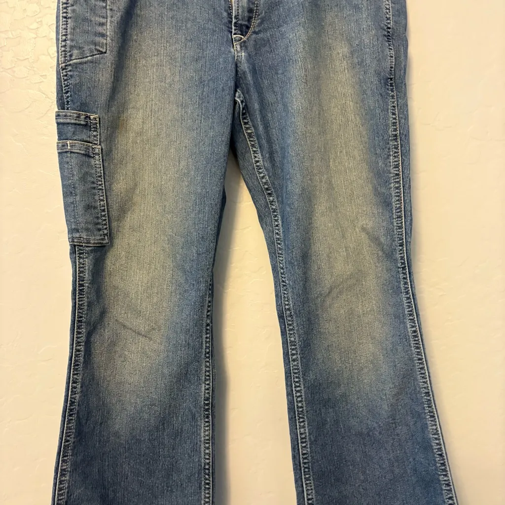 Ariat Rebar mid rise medium wash boot cut jeans size 31 S - Image 6