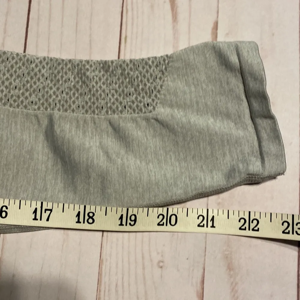 Fabletics Sync high waisted leggings pants Perforated 7/8 Size Small light gray - Image 11