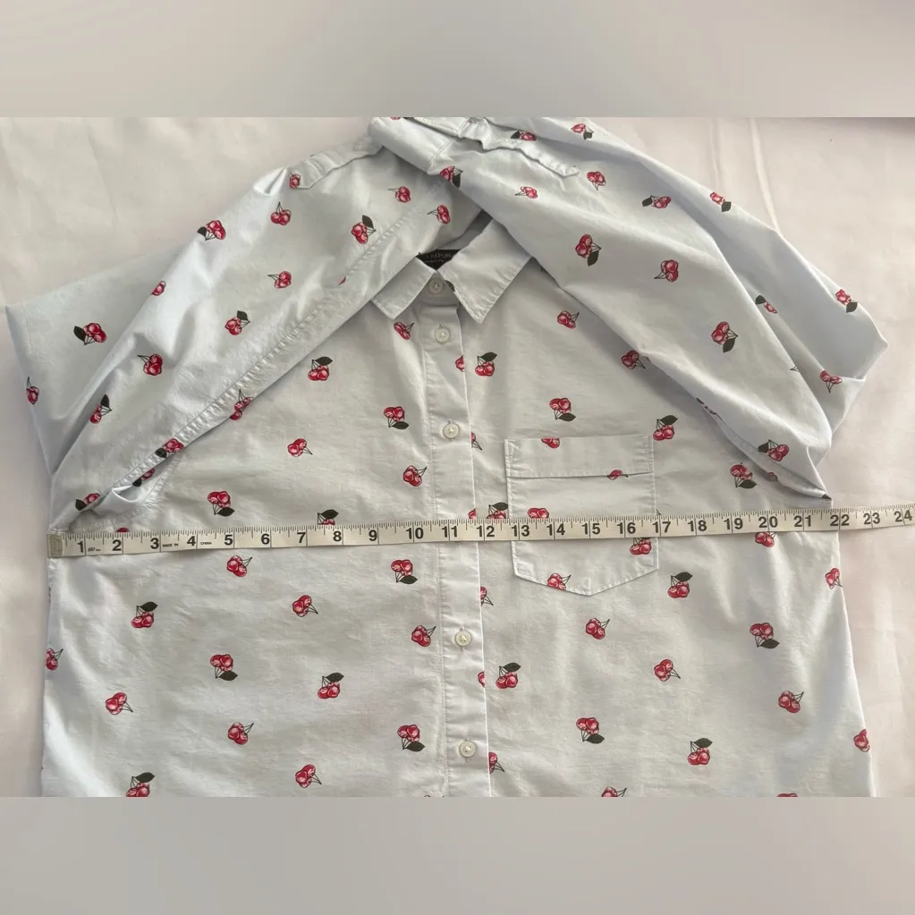 BANANA REPUBLIC Shirt Womens Large Blue Button Up Cherry Print Quinn Boy Fit - Image 8