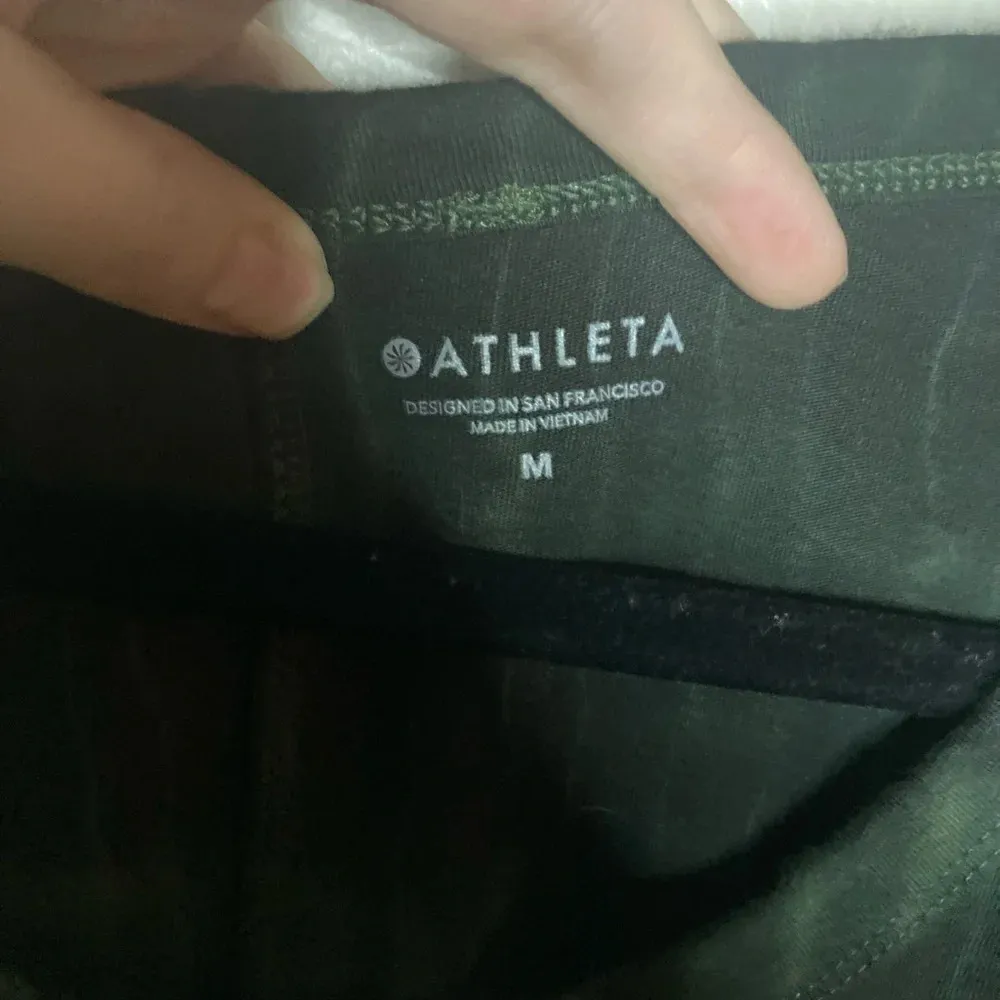 Athleta Boxy Oversized Green Tie Dye Cropped Tee Size Medium - Image 5