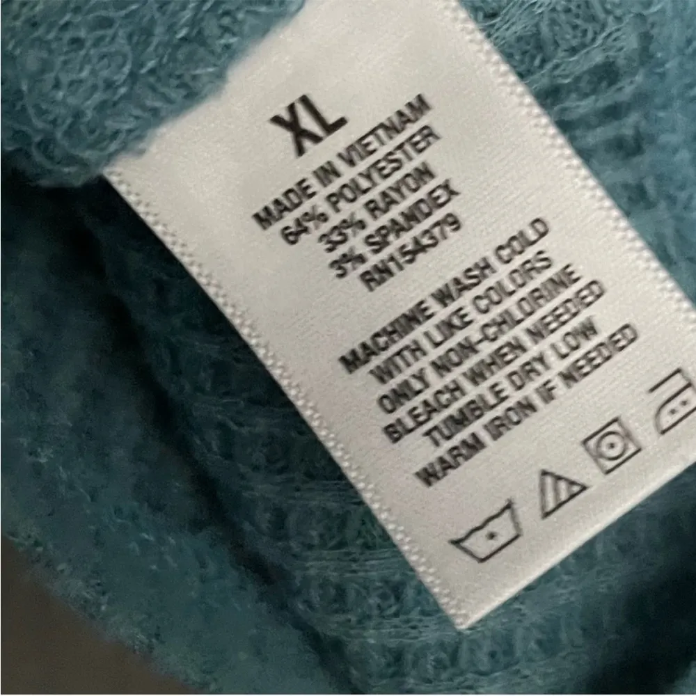 Aeropostale Long Sleeve Tie-Front Cropped Shrunken Tee - Image 9