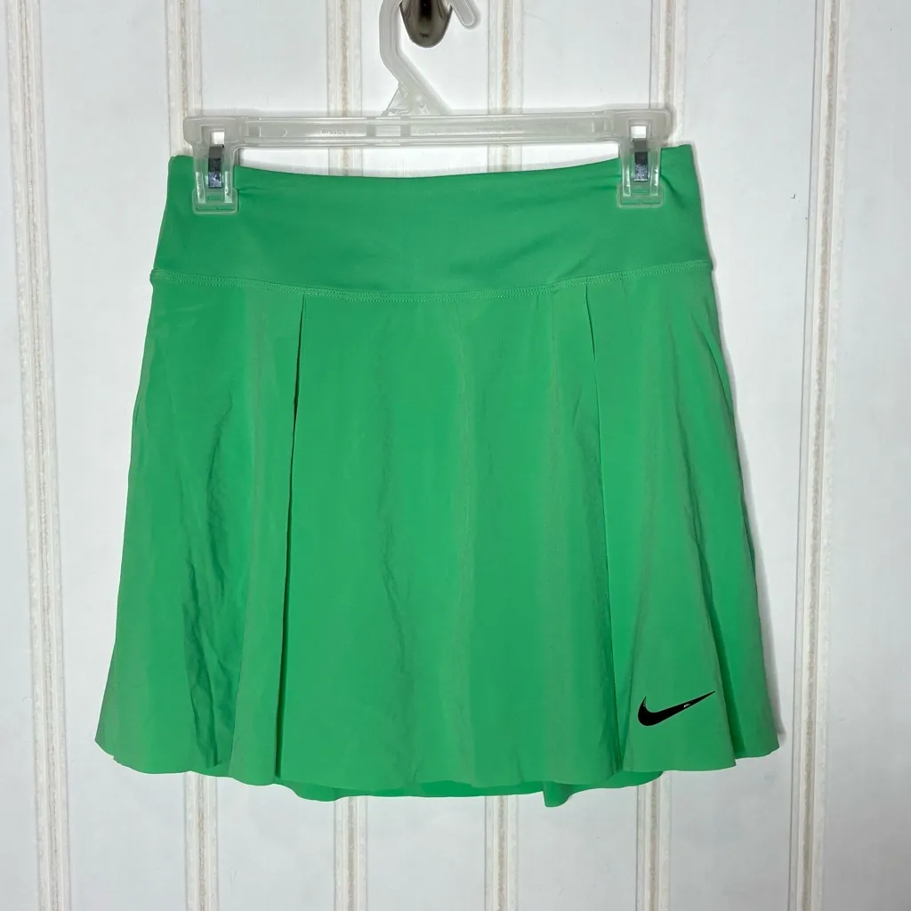 Nike Women's Dri-FIT Advantage Tennis Skirt Green 547 - Image 8