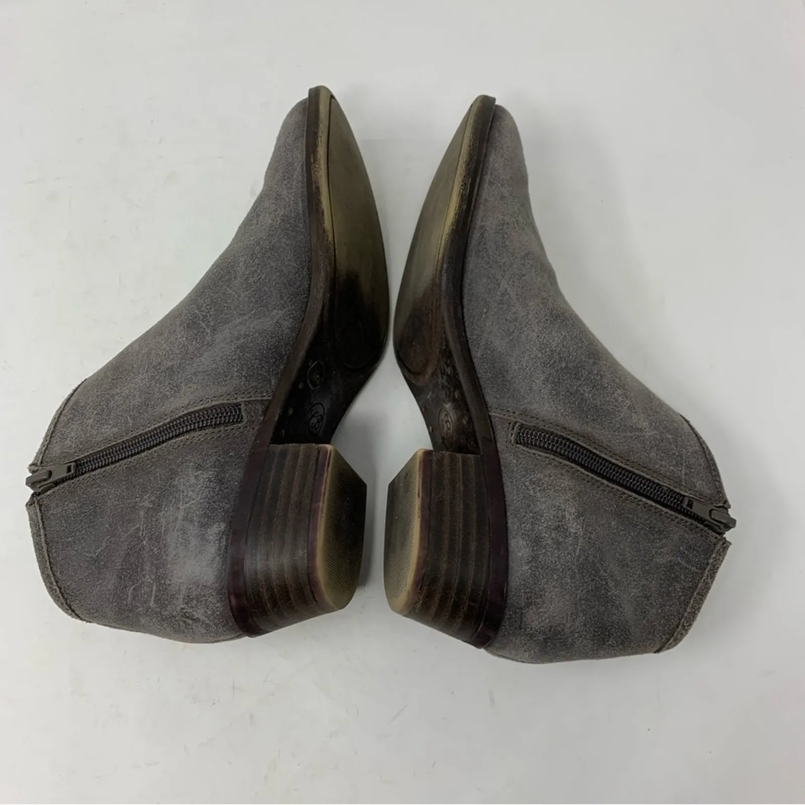 Lucky Brand Brekke Size 8 Asymmetrical Grey Suede Bootie Ankle Boot Side Zip - Image 5