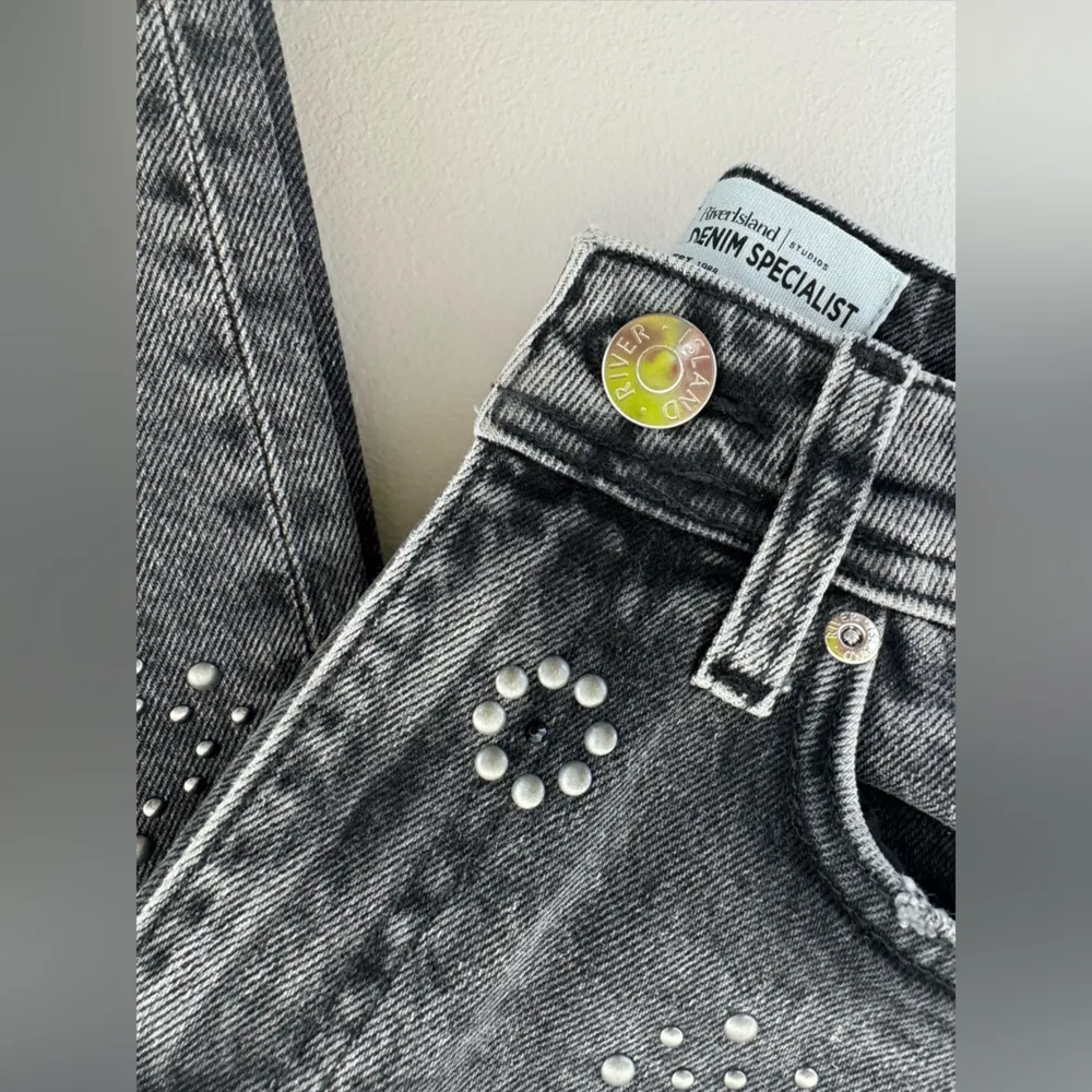 Women’s River Island Mom Sculpt Black Denim Jeans 24 4 Rhinestone Stud New - Image 2