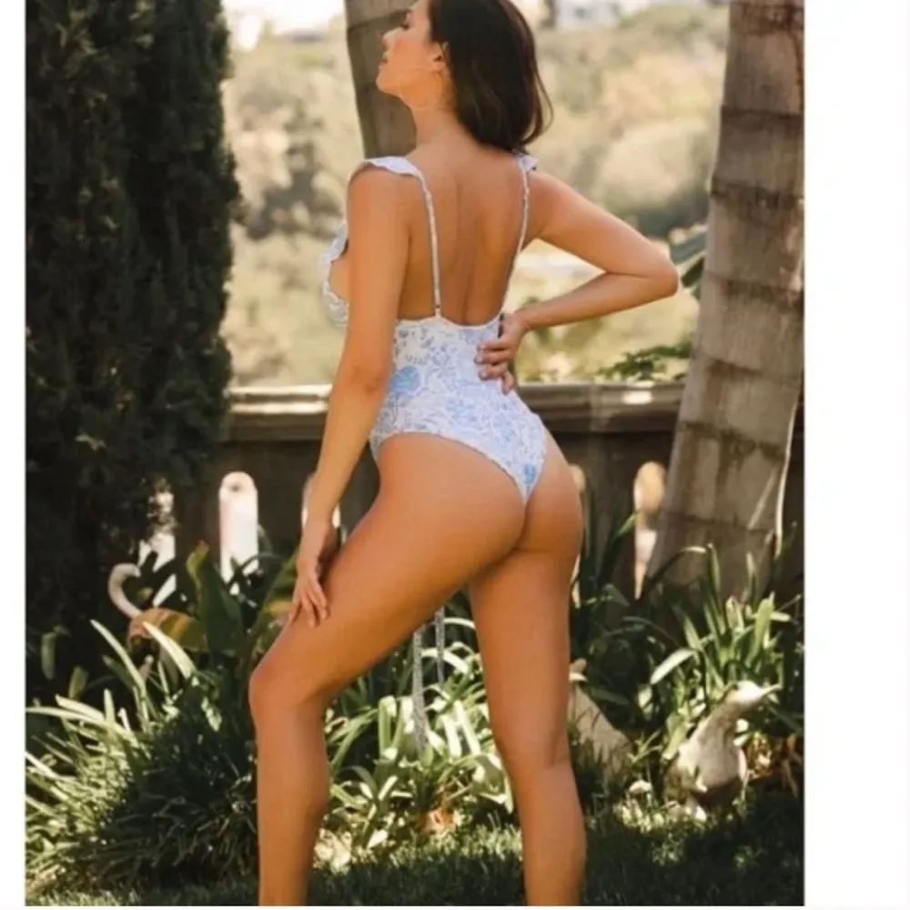Toluca Isabella Riviera White Blue Floral One Piece Ruffle Swimsuit size m - Image 3