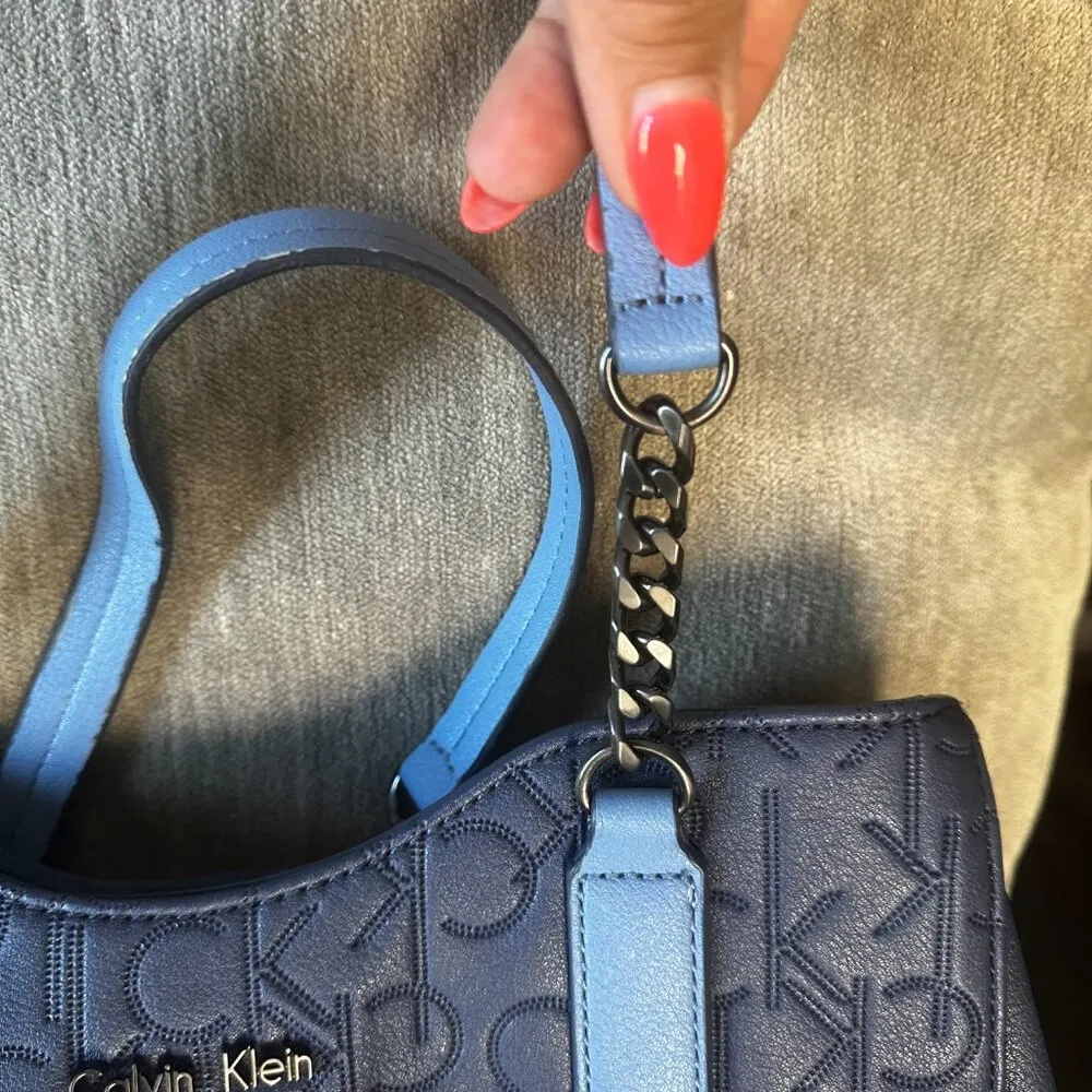 Blue Chain Shoulder Bag - Image 3