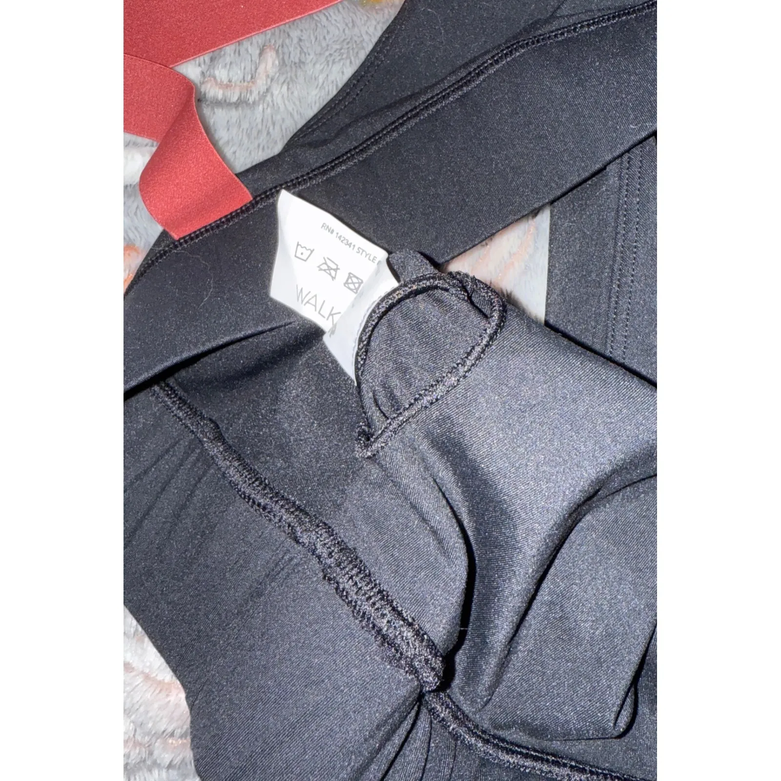 NWOT Walk Pop Women Black Dusty Pink Sports Bra Size 3X Strappy Removable Padded - Image 4