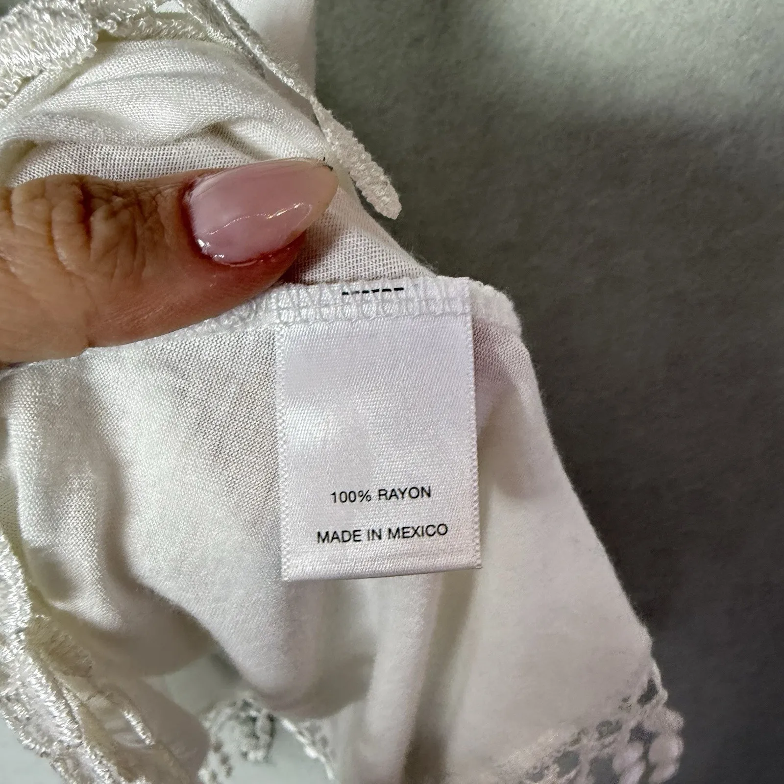 LA Hearts Cropped Tank Top White Lace Trim Spaghetti Strap Women’s M - Image 4