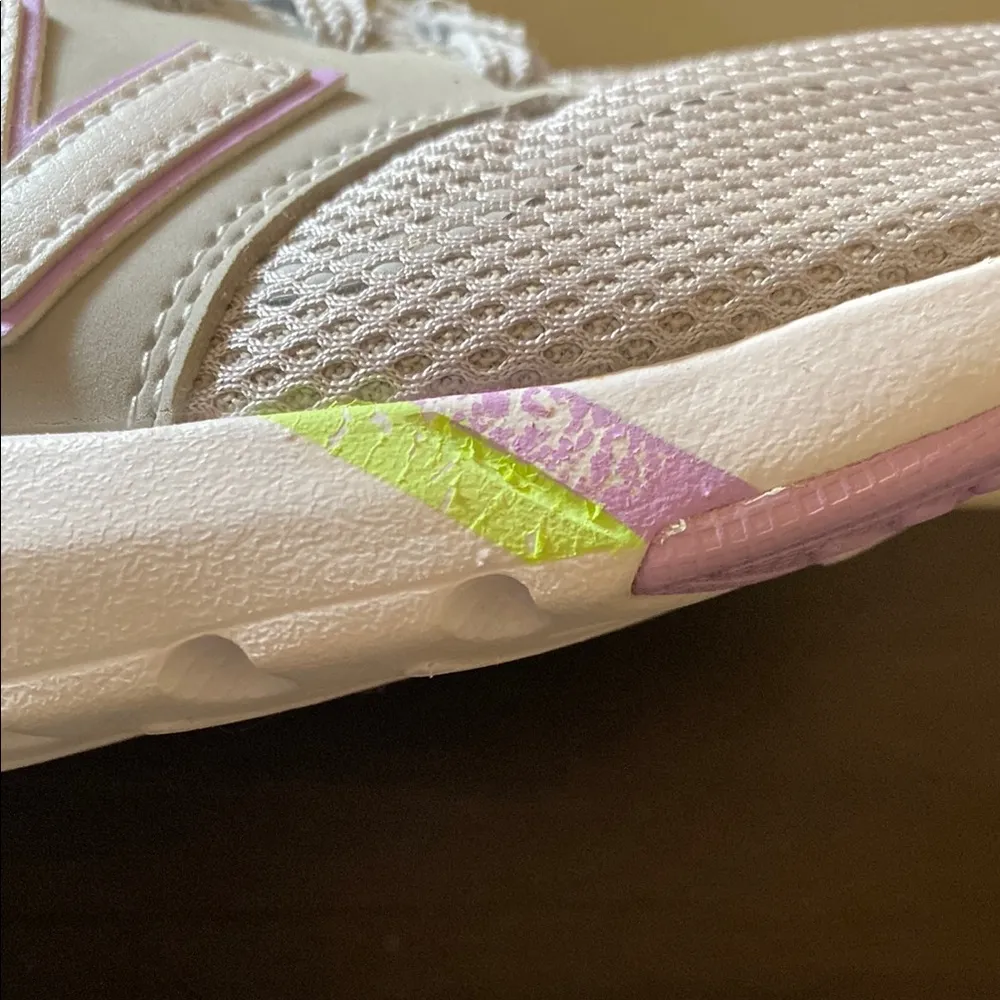 New Balance Gray and Pink Sneakers with Mesh Upper - Image 5