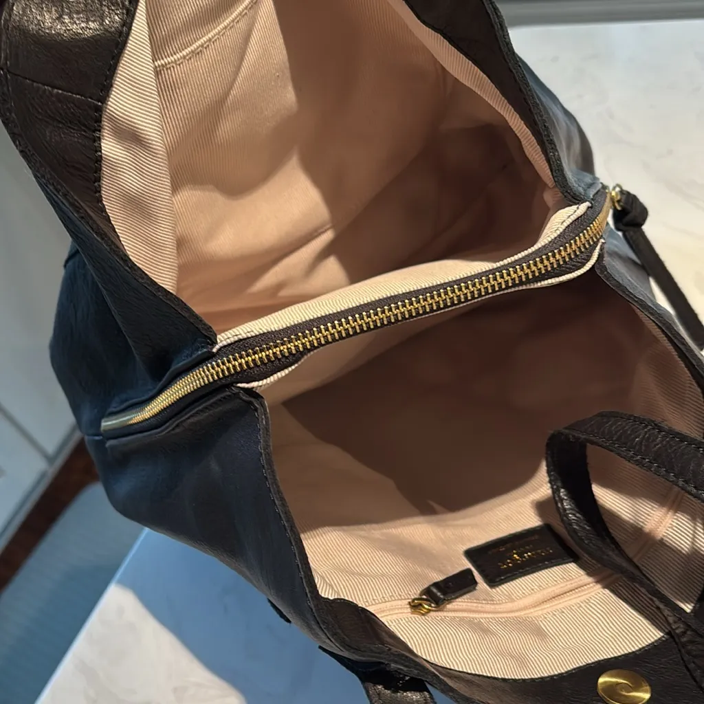 Margot Classic Black Leather Shoulder Bag - Image 7