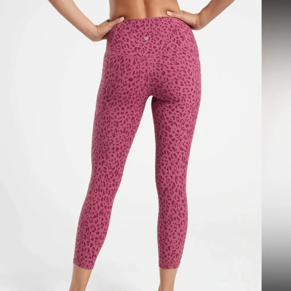 Athleta Salutation Stash Pocket II 7/8 Legging Dot Leopard Vintage Size Small - Image 2