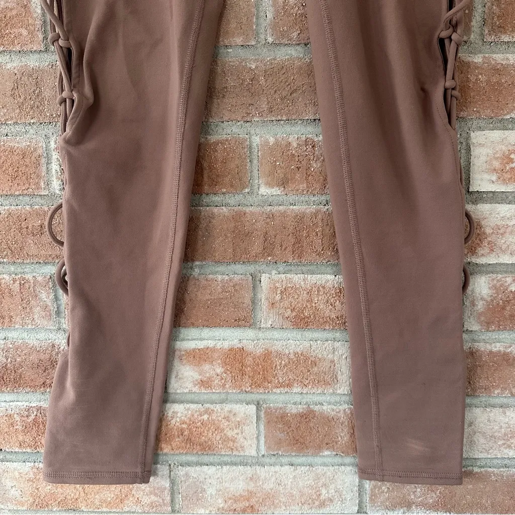 ALO Yoga Interlace High Waist Lace Up Leggings Women’s Medium Mauve Purple Gym - Image 4