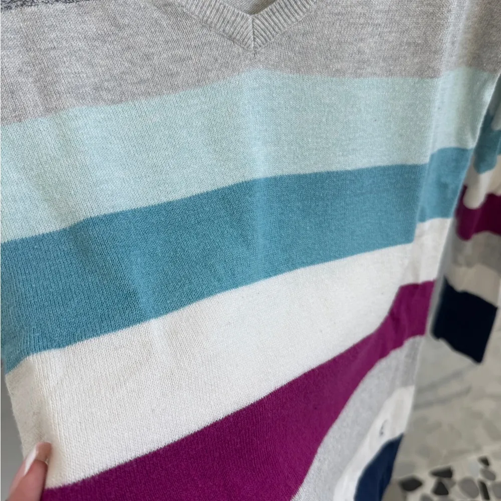 American Eagle v neck sweater - from 2009 - casual easy to wear Y2K style - sz S - Image 6