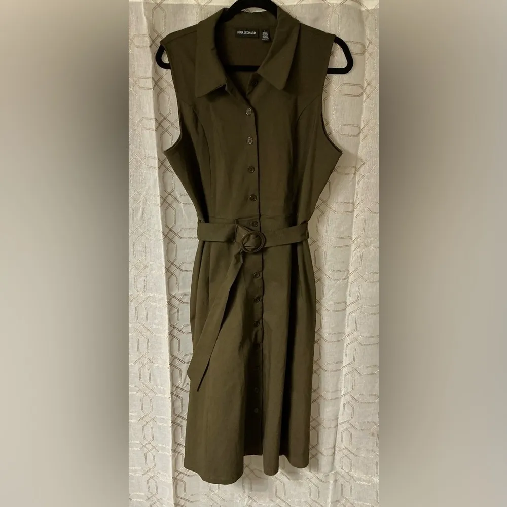 Nina Leonard Green Sleeveless Sheath Dress with Mandarin Collar - Image 2